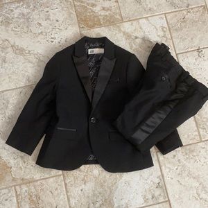 Black tuxedo suit from H&M. Toddler size 2-3.